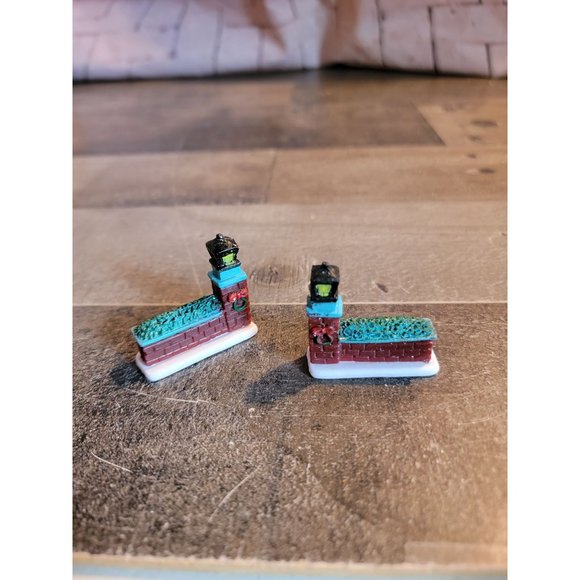 Hedges Wall Street light wreath xmas village accessory set - Picture 4 of 5